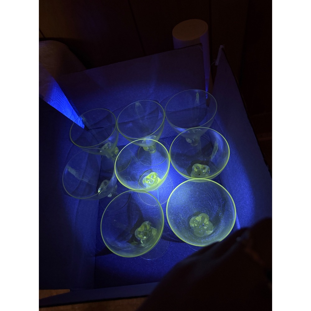 Vintage Manganese Glass Cocktail Martini Glasses Set of 8 UV Reactive Glow 5.25" - Picture 3 of 8